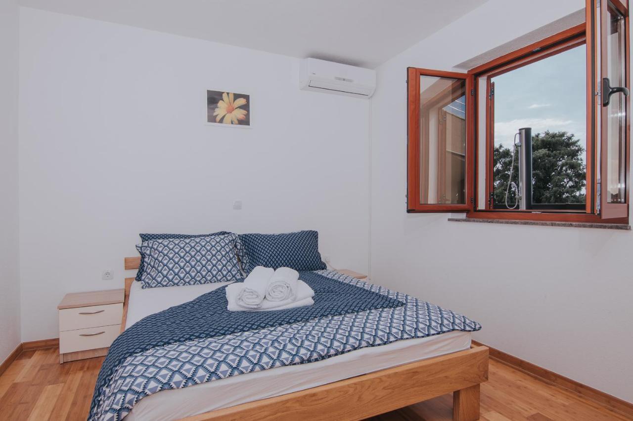Apartment Patricia Rab Town Exterior foto
